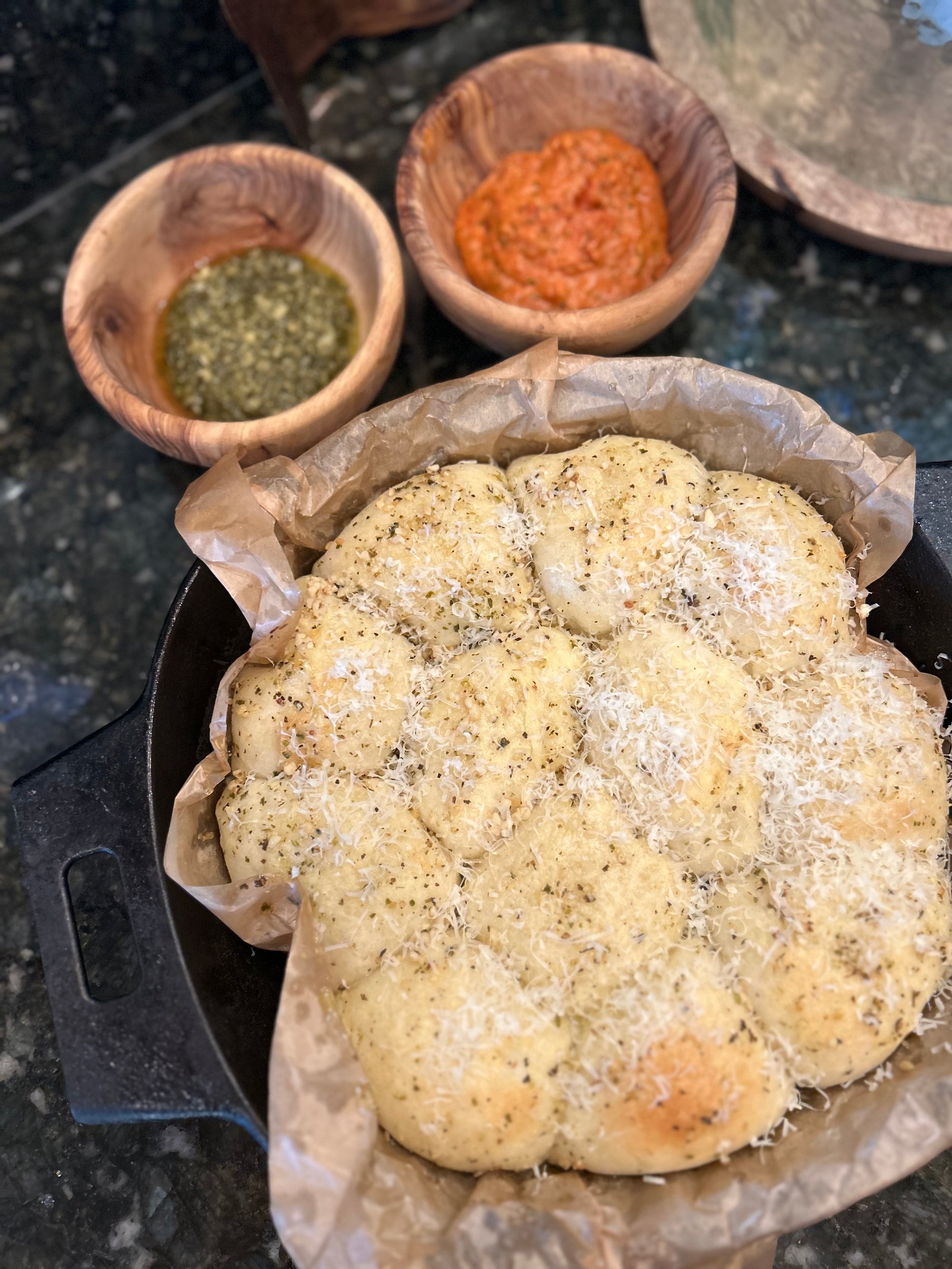 Pesto Mozzarella Ring