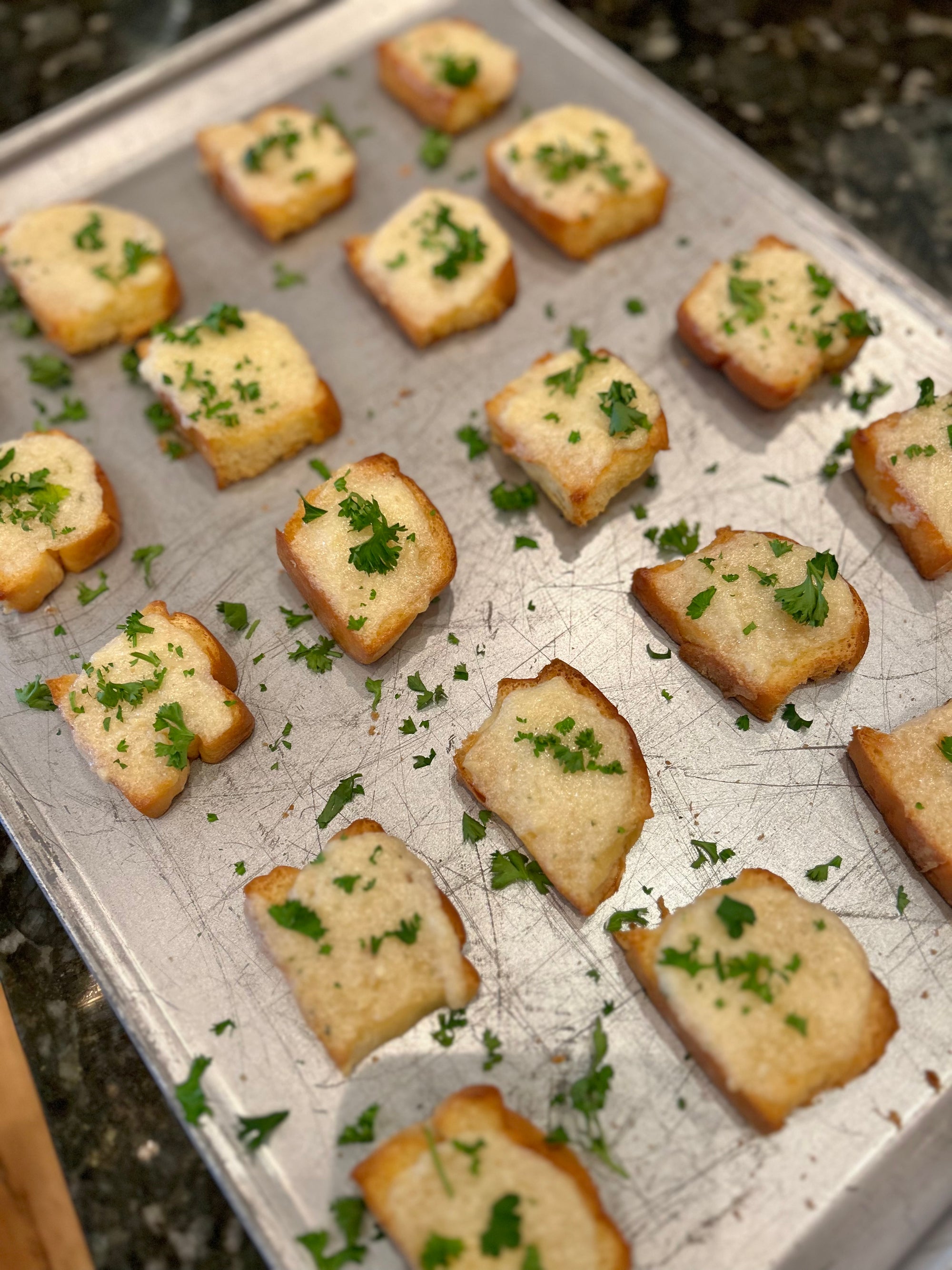 Mini Kings Hawaiian Garlic Toasts